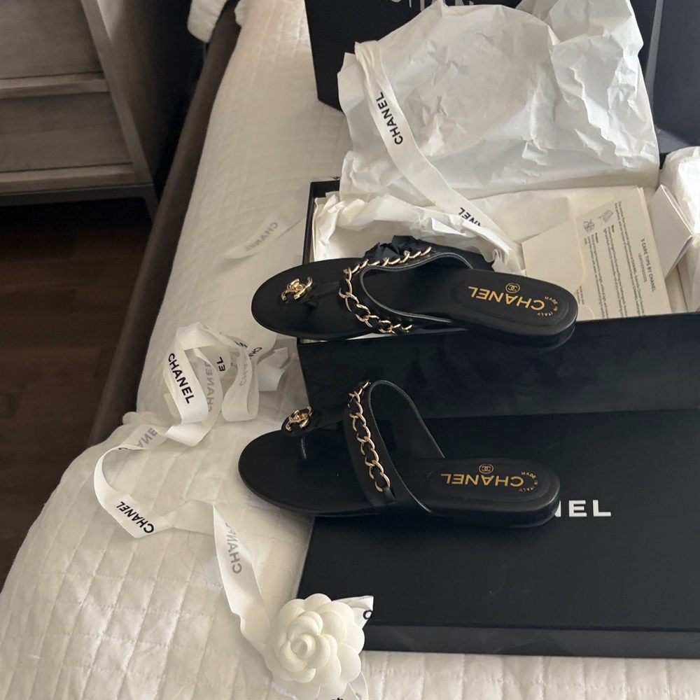 CHANEL Black Leather Chain-Trim Slide Sandals with Gold CC - Picture 8 of 9